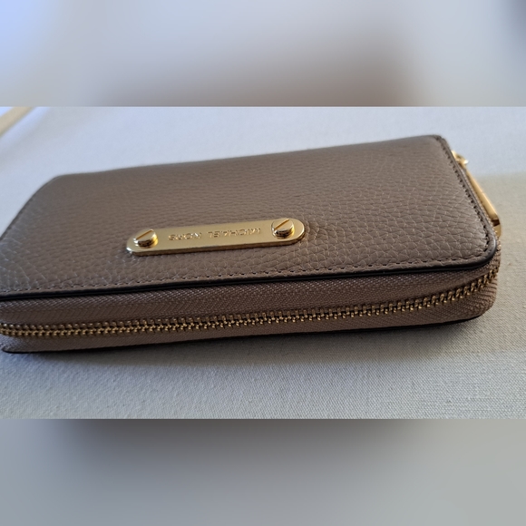 Michael Kors Pearl Grey Tan ZA Continental Wallet Gold Hardware - Picture 3 of 3